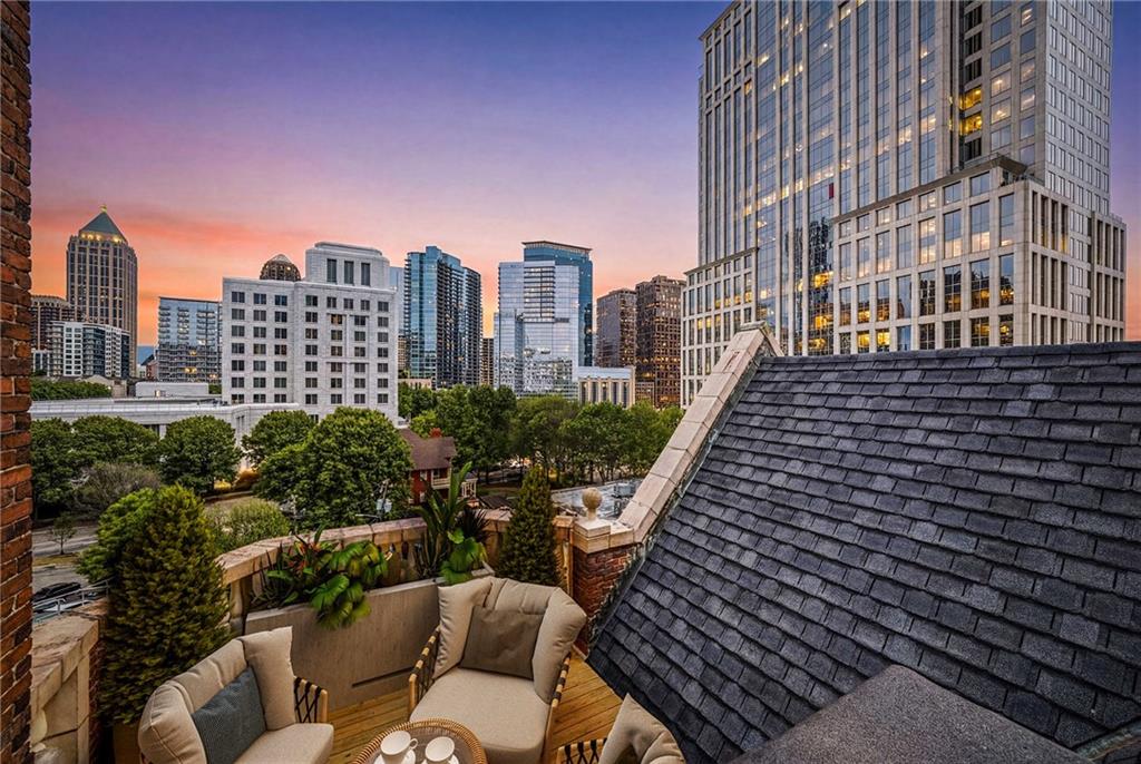 81 Peachtree Place NE PH12