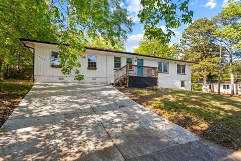 Homes For Sale - 2529 Ryne Street<br/> Atlanta, GA 30318