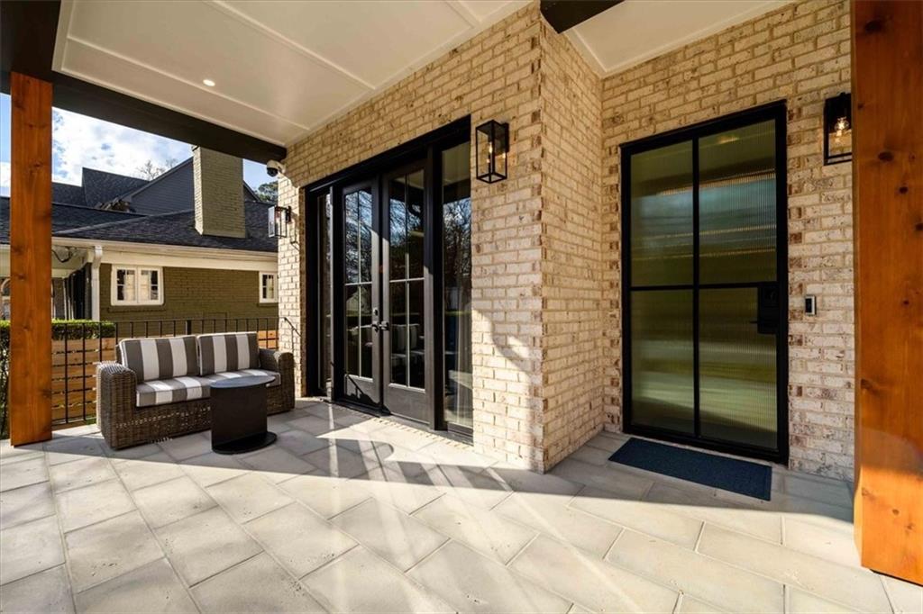 864 Courtenay Drive NE