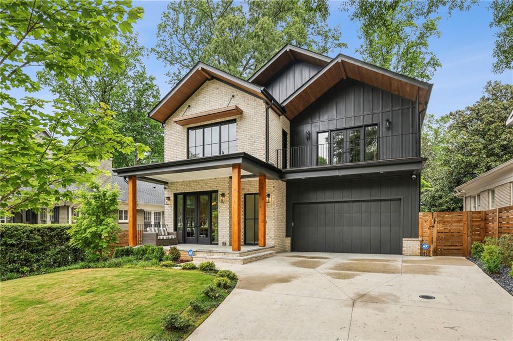 864 Courtenay Drive NE