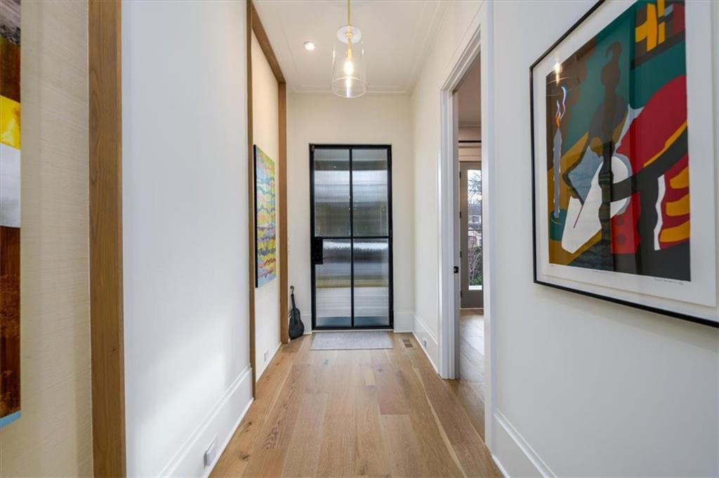 864 Courtenay Drive NE