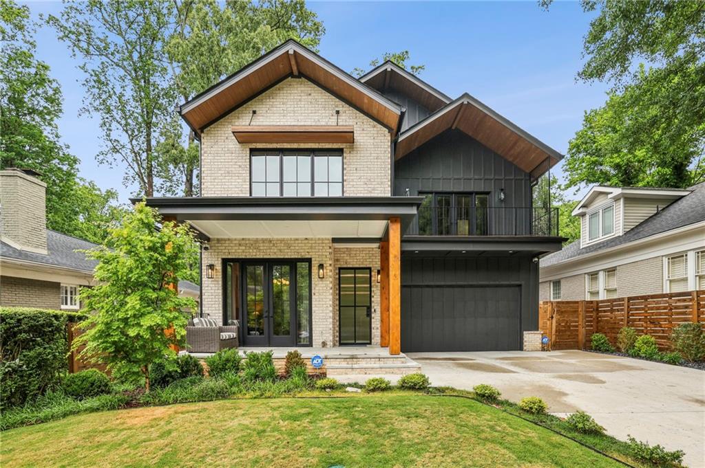 864 Courtenay Drive NE