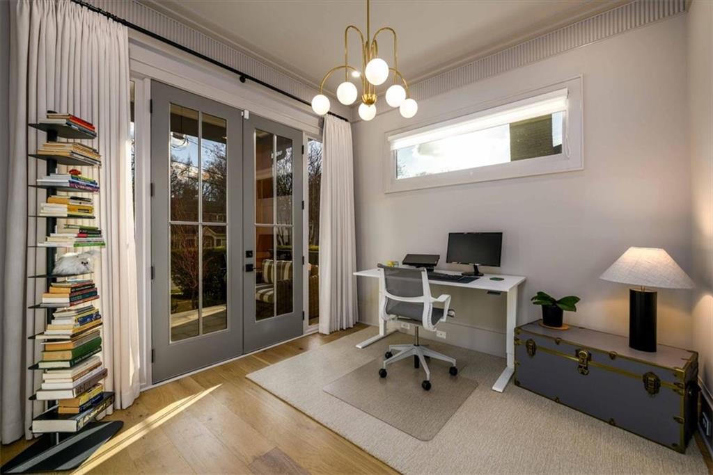 864 Courtenay Drive NE