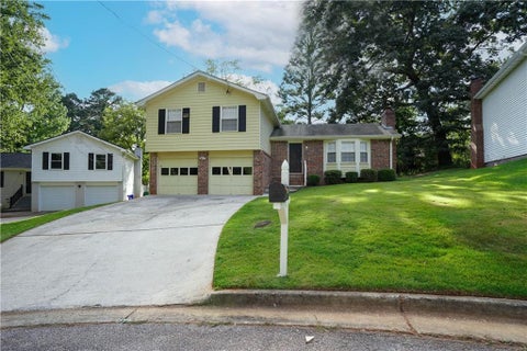 Homes For Sale - 2063 Wellborn Close<br/> Lithonia, GA 30058