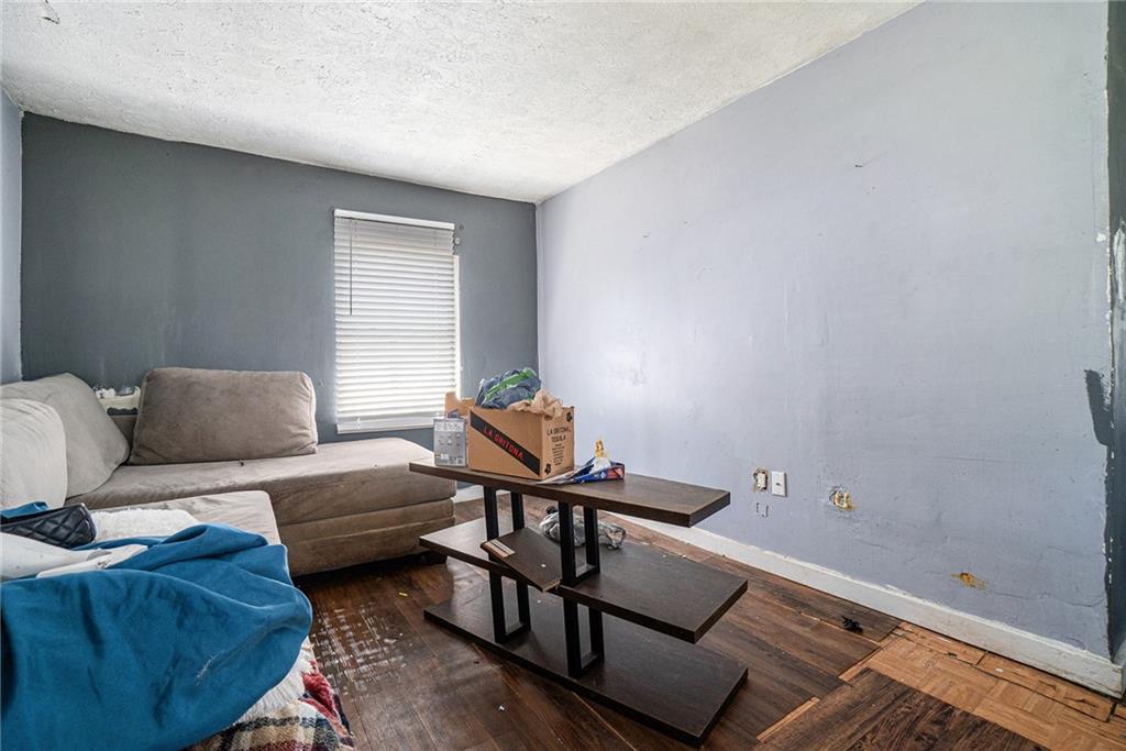 406 Elm Street NW