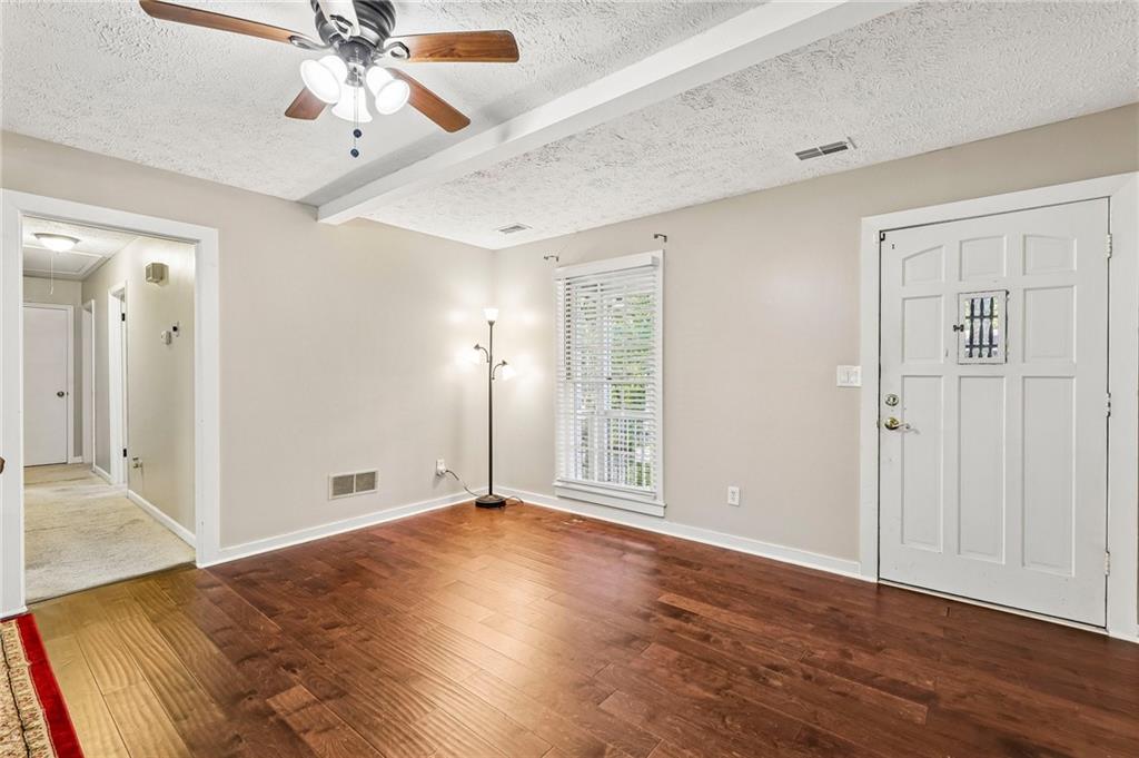 3256 Village Glen Trail