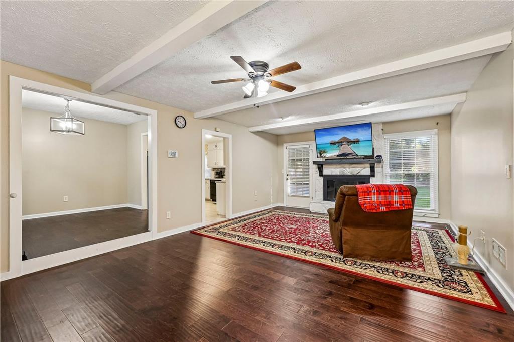 3256 Village Glen Trail