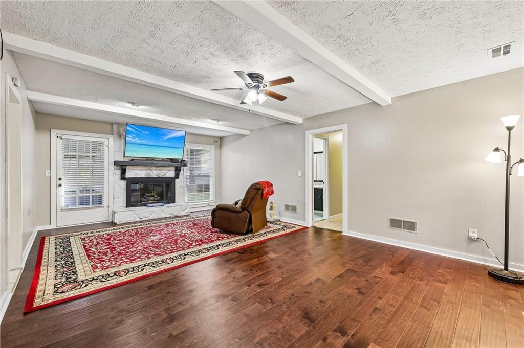 3256 Village Glen Trail