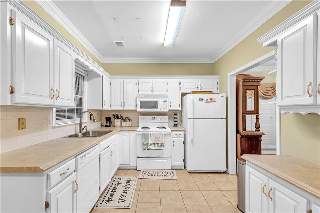 255 Thornbush Lane, Lawrenceville, Georgia image 11