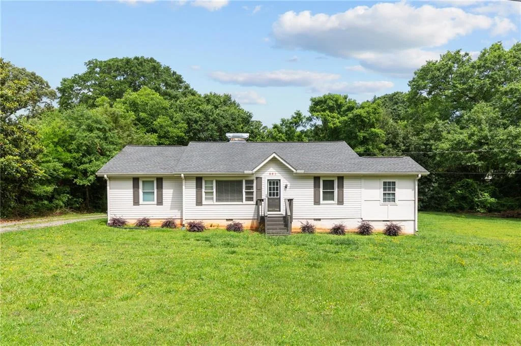 641 Highway 23 NW