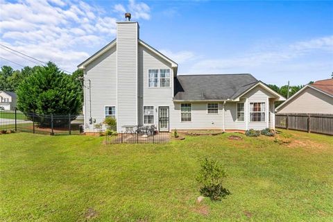 A home in Fairburn