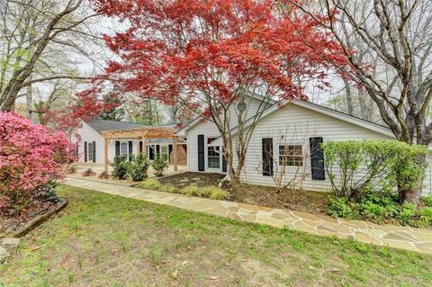 Homes For Sale - 5000 Redcliff Court<br/> Dunwoody, GA 30338