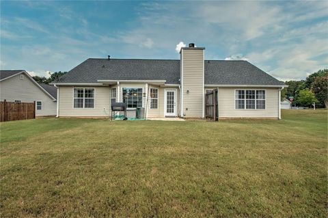 A home in Dacula