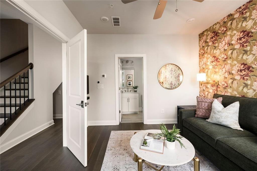 Towns On Thompson - Residential