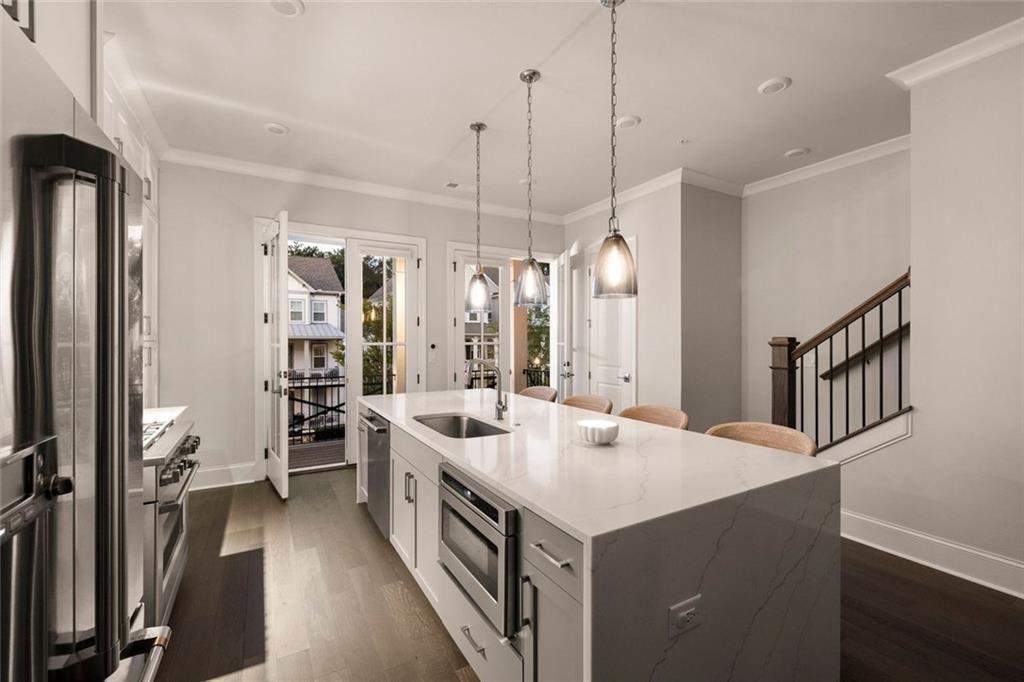 Towns On Thompson - Residential