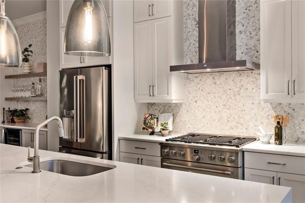 Towns On Thompson - Residential