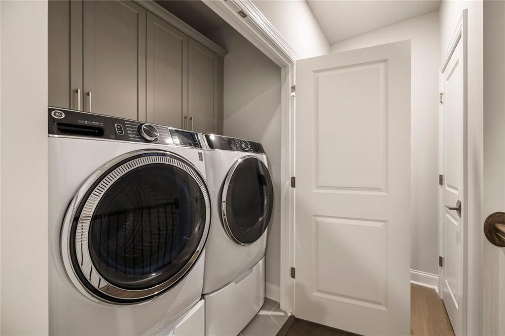 Towns On Thompson - Residential