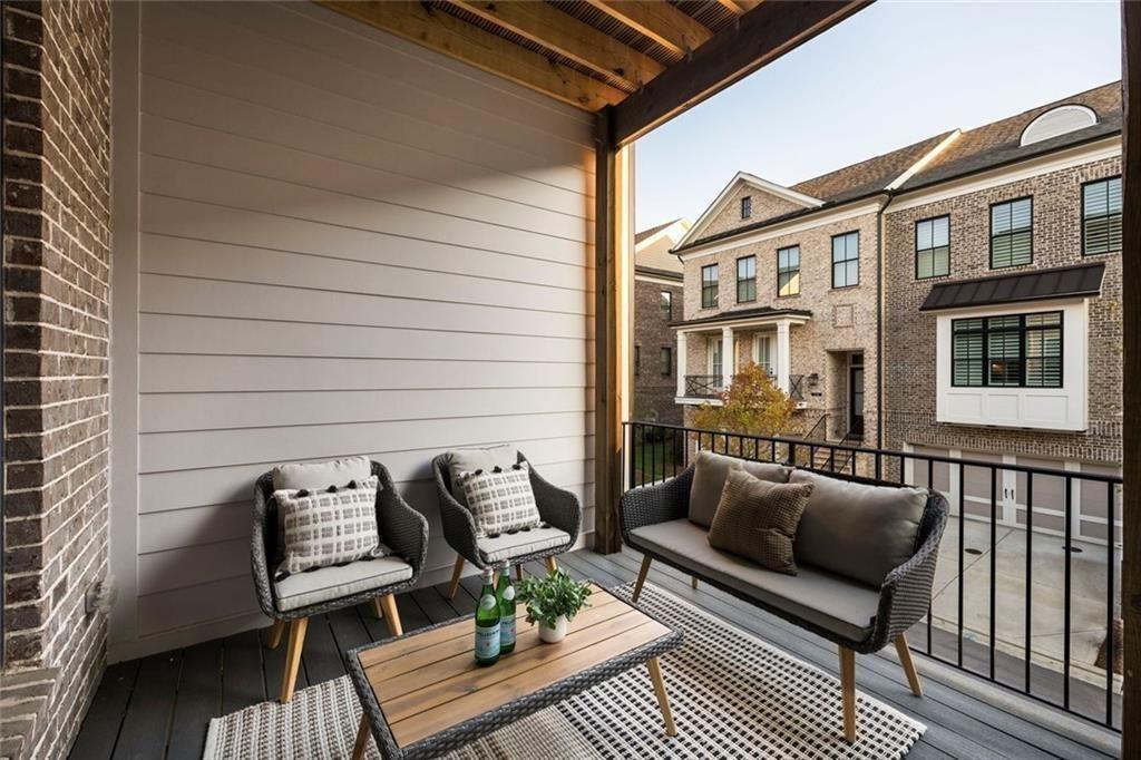 Towns On Thompson - Residential