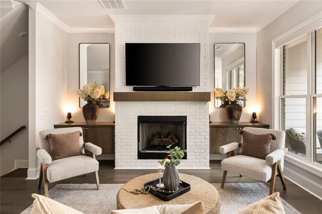 Towns On Thompson - Residential