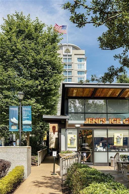 Towns On Thompson - Residential