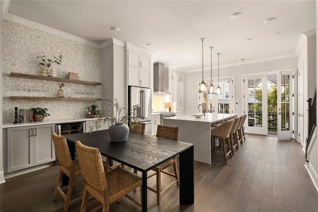 Towns On Thompson - Residential