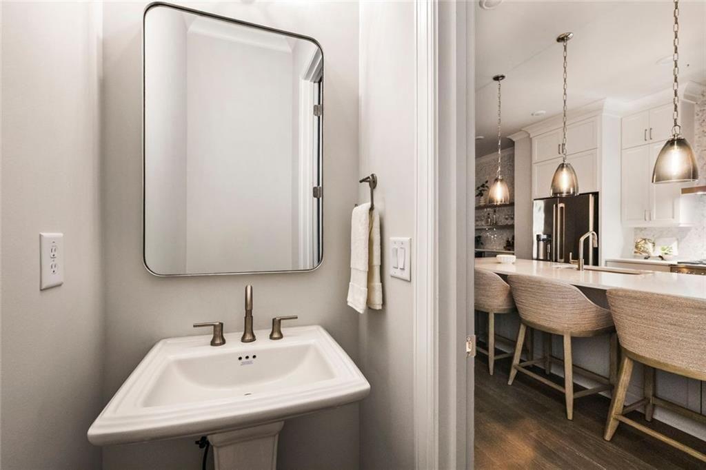 Towns On Thompson - Residential