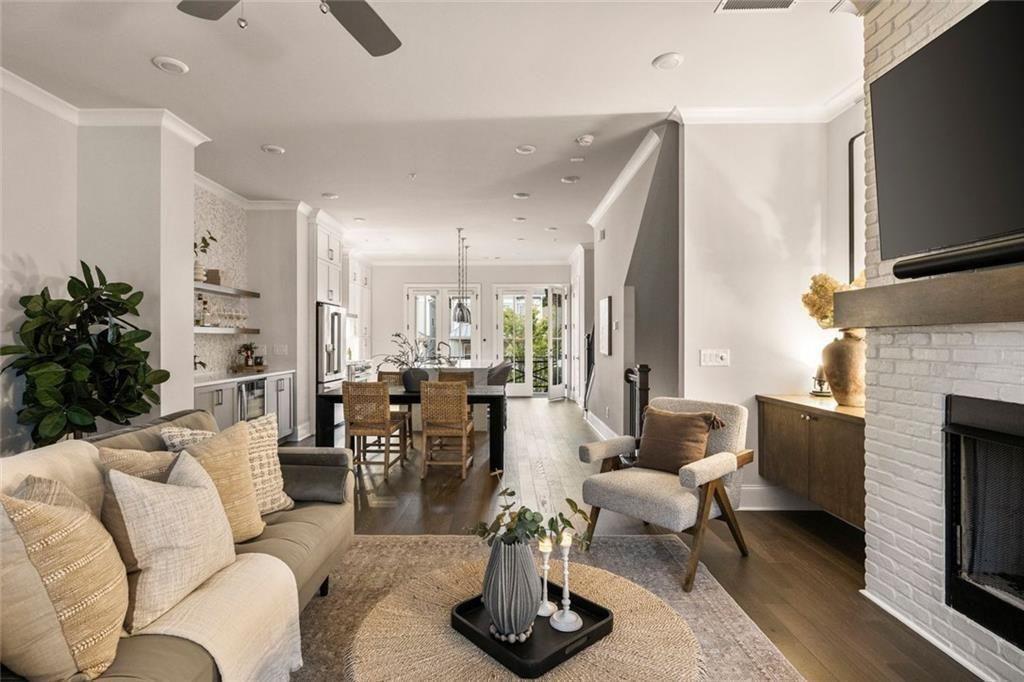 Towns On Thompson - Residential