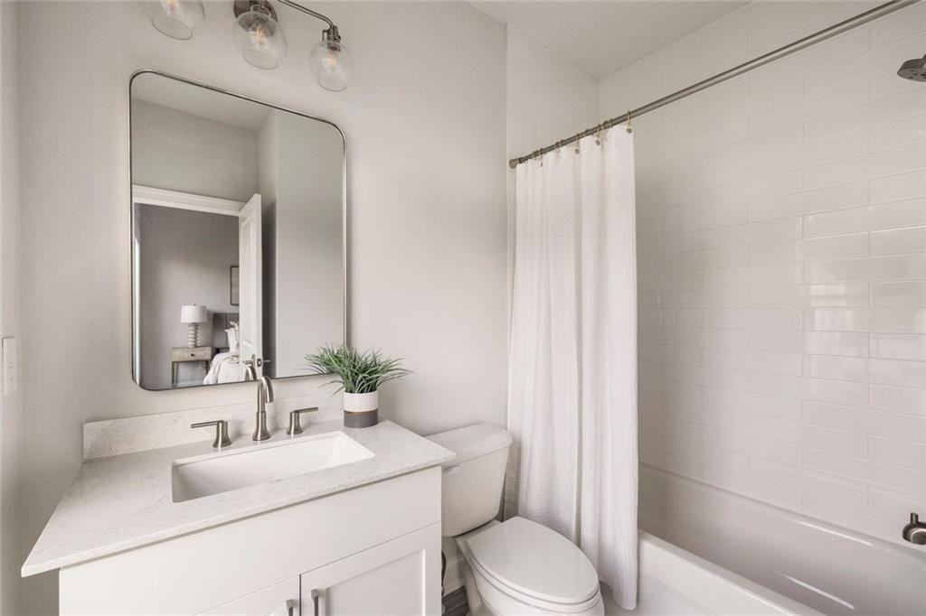 Towns On Thompson - Residential