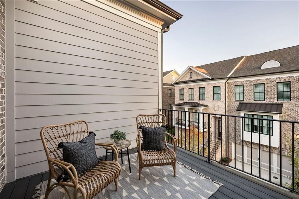 Towns On Thompson - Residential