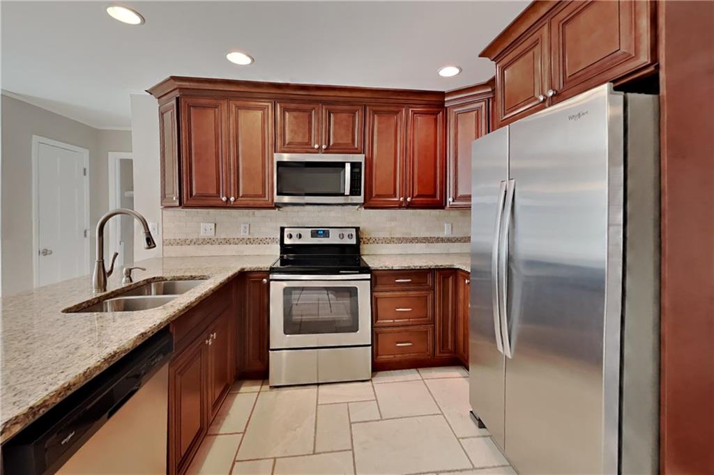 4614 Blakedale Circle, Roswell, Georgia image 6
