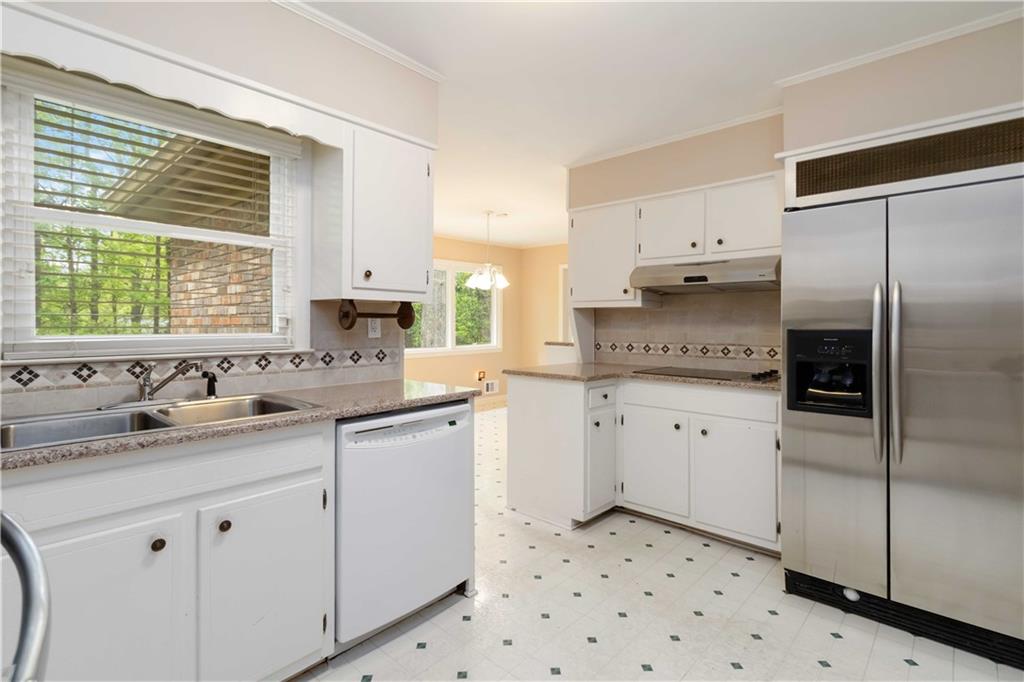 2343 Kings Point Drive, Dunwoody, Georgia image 16