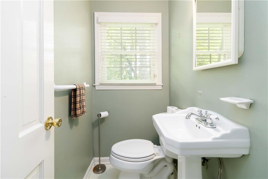 2343 Kings Point Drive, Dunwoody, Georgia image 29