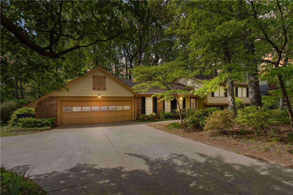 2343 Kings Point Drive, Dunwoody, Georgia image 1