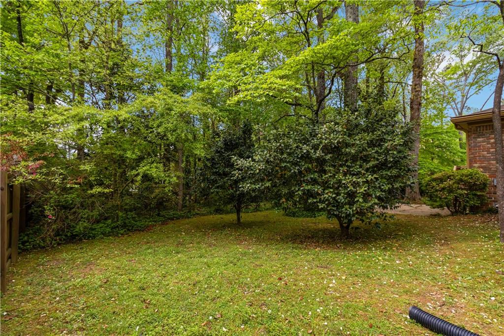 2343 Kings Point Drive, Dunwoody, Georgia image 40