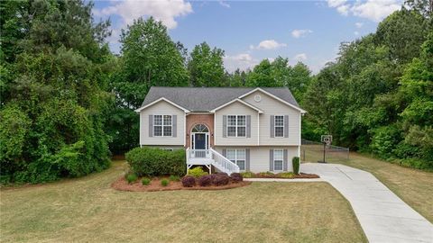 Homes For Sale - 136 Silverstone Circle<br/> Jefferson, GA 30549