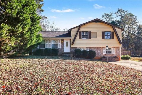 Homes For Sale - 6186 Deans Way<br/> Morrow, GA 30260