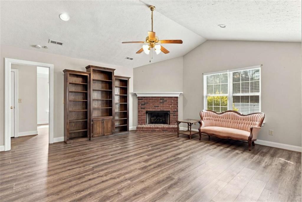 1 N Pointe Drive NE