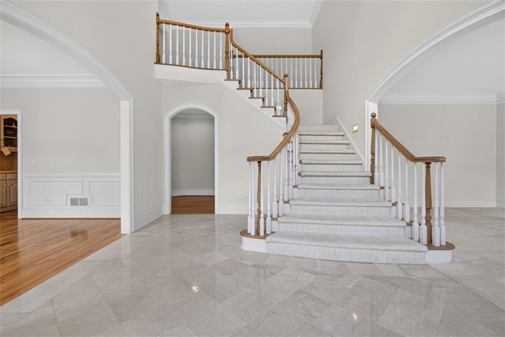 6211 Blackberry Hill