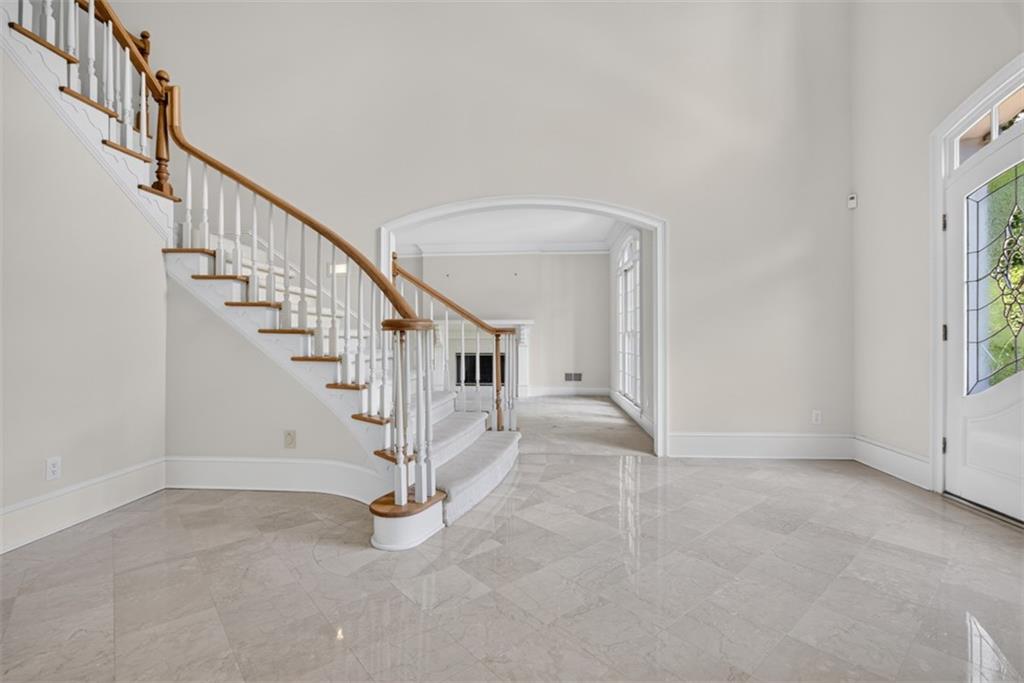 6211 Blackberry Hill