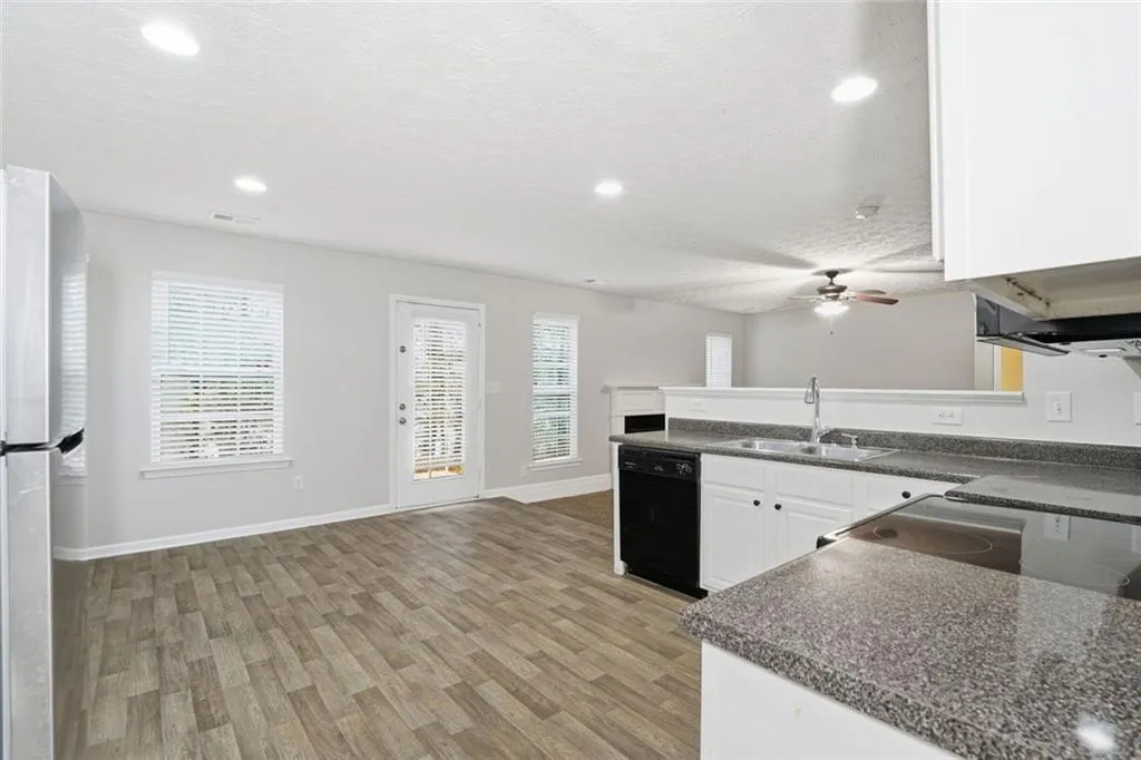 Atlanta, Georgia 30349, United States, 5 Bedrooms Bedrooms, ,3 BathroomsBathrooms,Residential,Active,252026