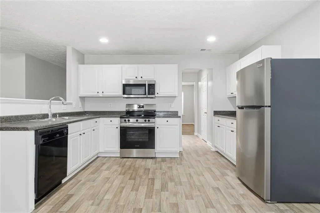 Atlanta, Georgia 30349, United States, 5 Bedrooms Bedrooms, ,3 BathroomsBathrooms,Residential,Active,252026