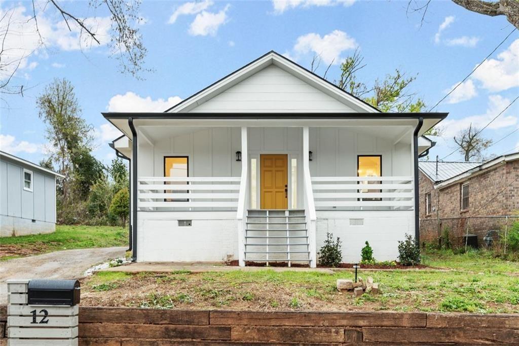 LOCATION LOCATION LOCATION !!!! This beautiful renovated home is located in Downtown Newnan!! This home is located near restaurants and main shopping centers. Featuring brand new kitchen cabinets, granite countertops, stainless steel appliances with open space concept. All new hardwood floors and fresh paint. This house has a mudroom and big laundry room in addition to the 5 bedrooms and 3 bathrooms