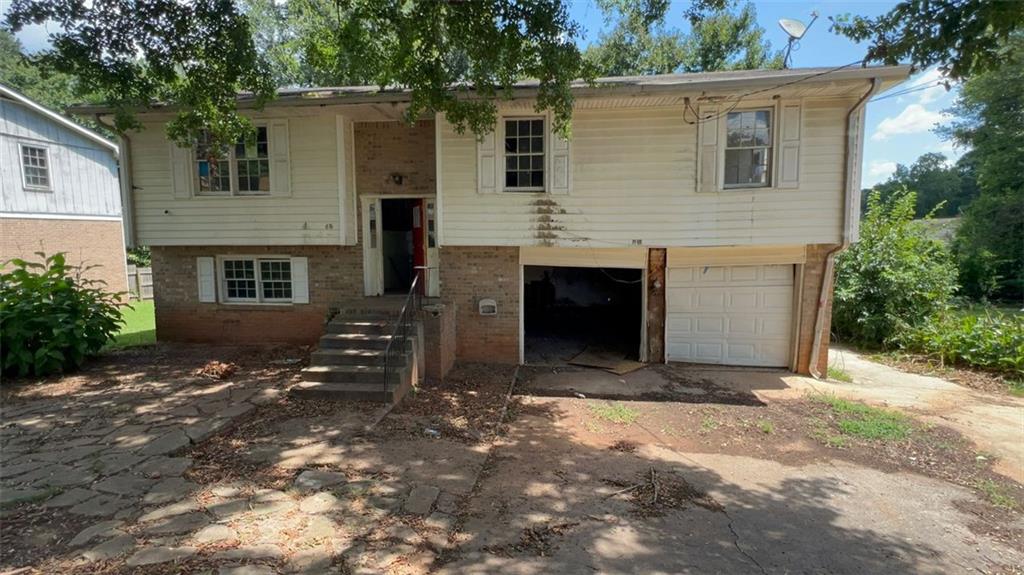 Exciting Investment Opportunity in Decatur! This 4-bedroom, 2.5-bathroom split-level home is ideal for the savvy investor or experienced flipper looking to unlock its full potential. With ample space and a versatile layout, this property is ready for transformation.