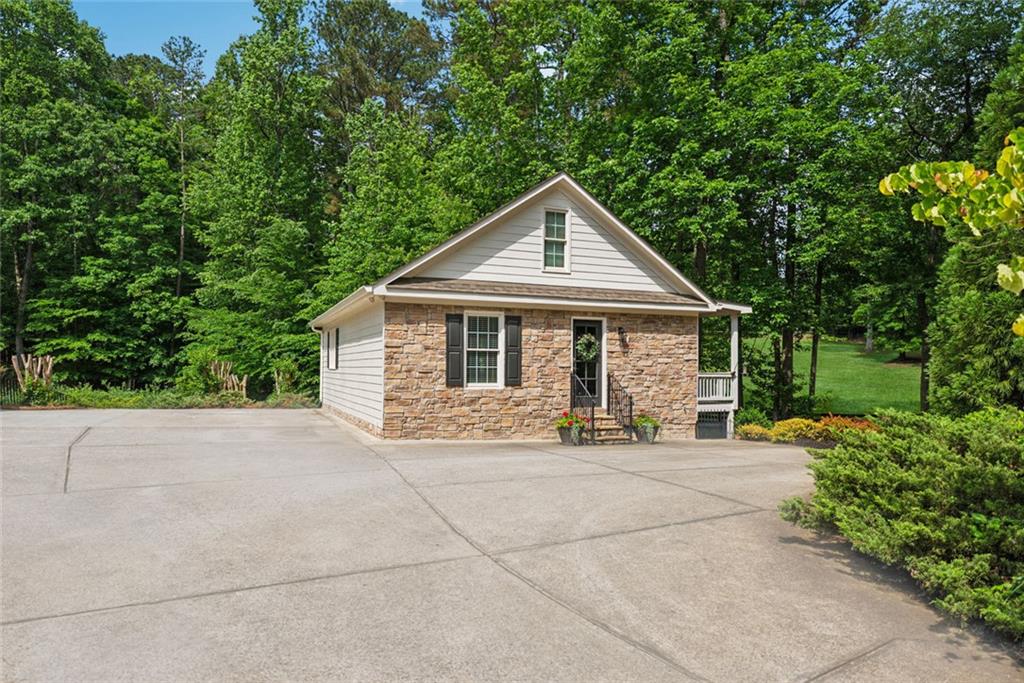 HICKORY HILL ESTATES - Residential
