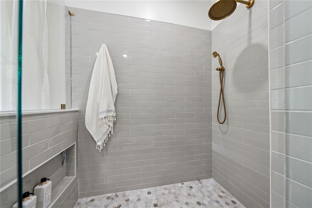 HICKORY HILL ESTATES - Residential