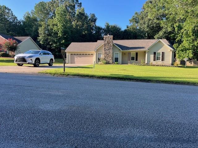 Beautiful open layout with hardwood throughout and tiled kitchen, sunroom, and bathroom. Large back yard with covered patio and garden
areas for your enjoyment. Cozy living room with stone fireplace, spacious master bedrooms with solid counter surface and walk-in closet.
Kitchen has has solid countertop and oak cabinets. Property is sitting in convenient location; Easy access to I-75 and I-675 and walking
distances to shopping, banks and gas stations.