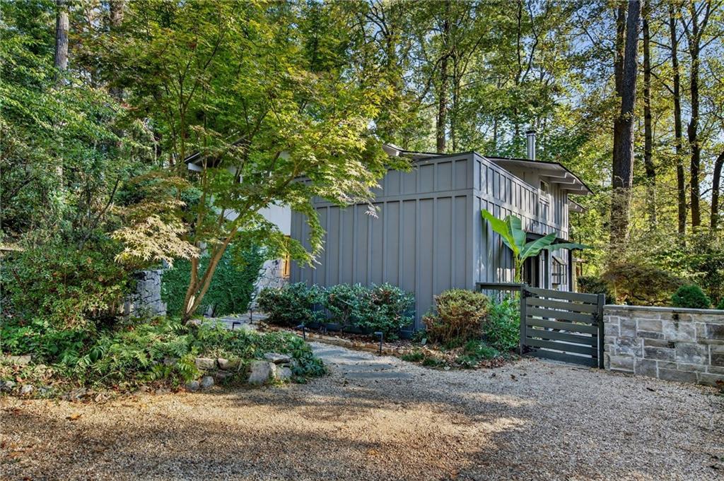 3813 Watkins Place NE