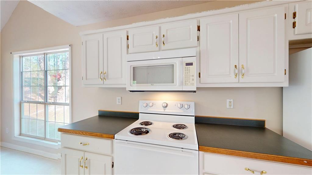 435 Towler Court, Loganville, Georgia image 8