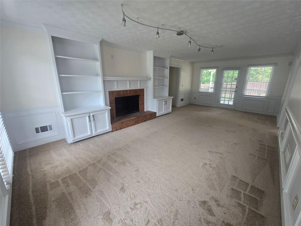 639 Royal Abbey Drive, Stone Mountain, Georgia image 3