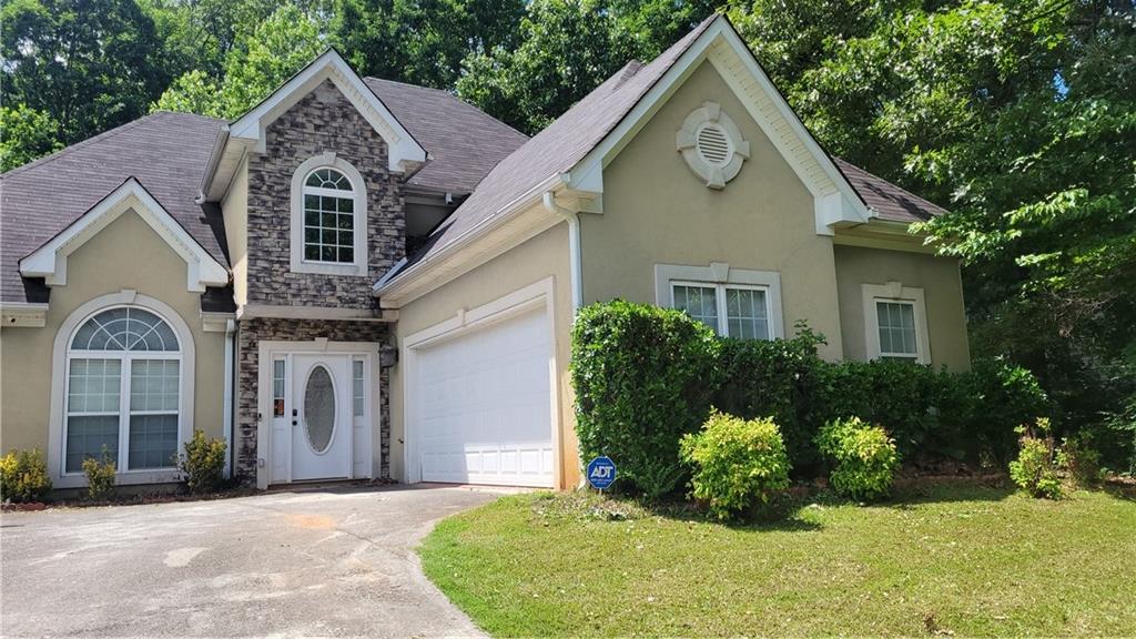 Don’t Miss This One! Welcome to this stunning 3BR/2.5BA gem tucked inside the highly sought-after Wellington Oaks subdivision. The owner’s suite is a true retreat, featuring a beautiful trey ceiling, walk-in closet, and a spa-like ensuite with a soaking tub and separate shower. Upstairs, you’ll find spacious secondary bedrooms, a versatile bonus room perfect for a guest suite or entertainment space, and a convenient laundry room.
Downstairs offers an inviting formal dining room, breakfast nook, and a cozy fireside living room ideal for gatherings. The mudroom off the two-car garage adds everyday functionality, while the kitchen comes fully equipped with appliances that stay. To top it all off, the home boasts a brand-new roof, giving you peace of mind for years to come.